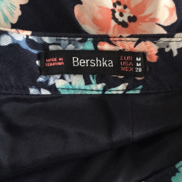 Beautiful Bershka skirt - Picture 4 of 6